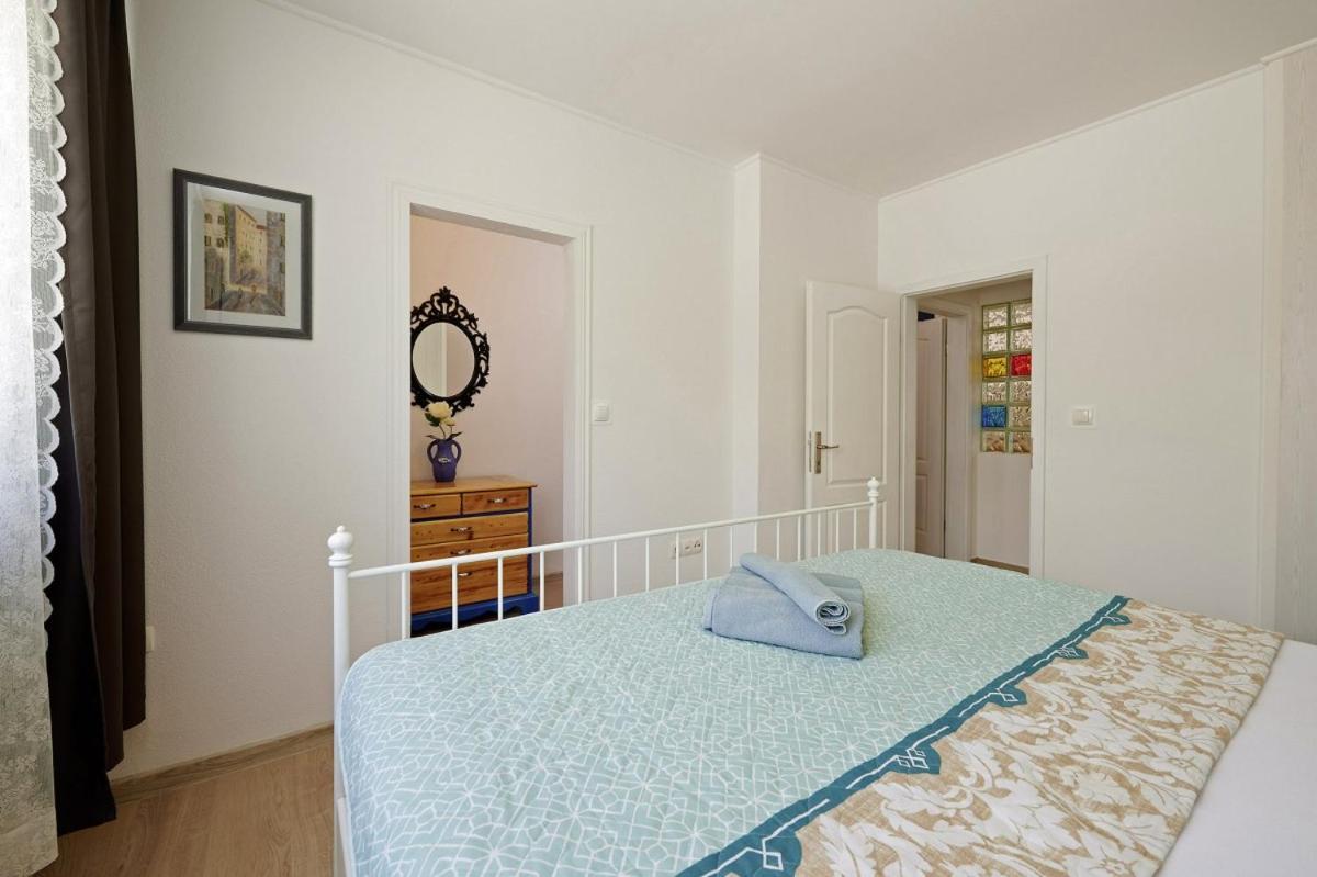 Smuketa In Trogir Haus Fuer 4 Personen Villa Exterior photo