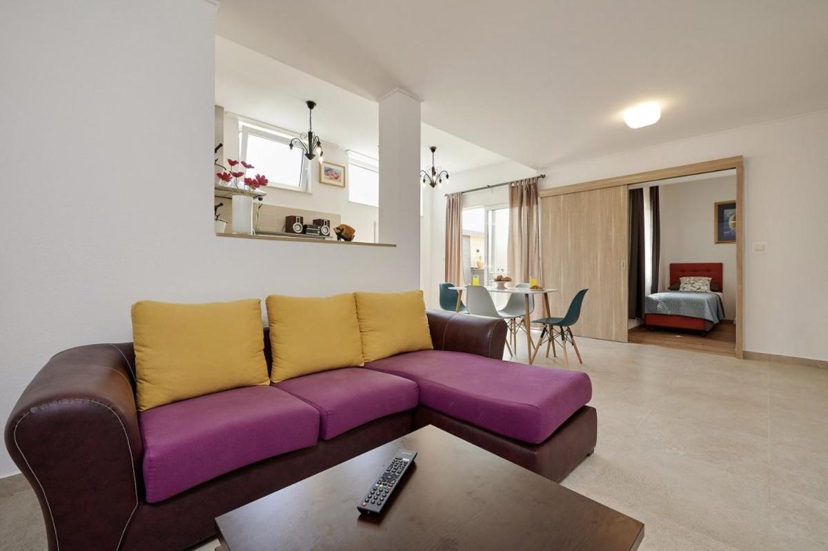 Smuketa In Trogir Haus Fuer 4 Personen Villa Exterior photo
